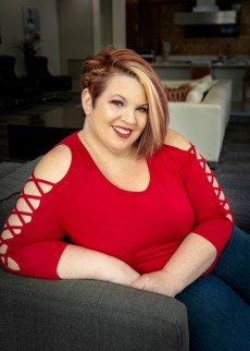 Tracy Wolff author photo, credit Mayra K Calderón